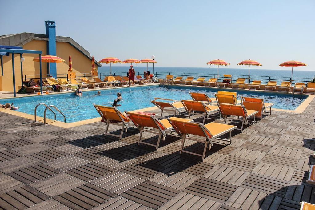 Grand Hotel Dei Cesari Dependance آنسيو المظهر الخارجي الصورة